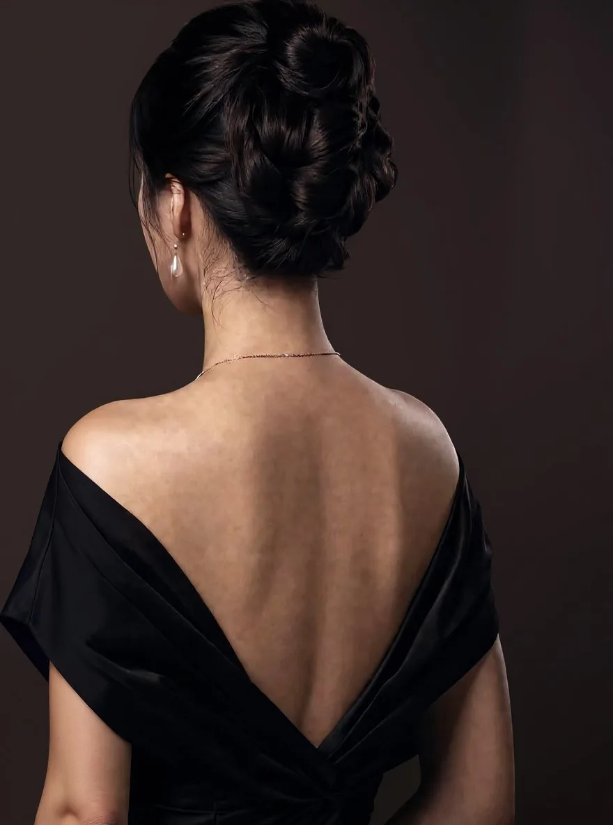 SKINSHAPE® — Sculpts stubborn fat areas, giving defined contours