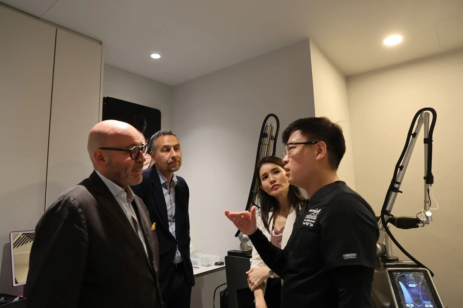 Clinical exchange in the treatment room