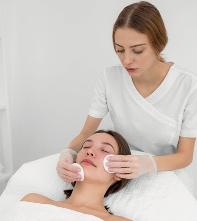 applies a white moisturizing mask to the face